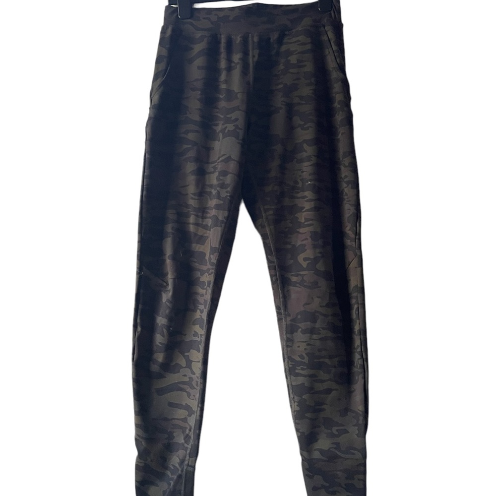 Alphalete joggers with pocket and drawstring